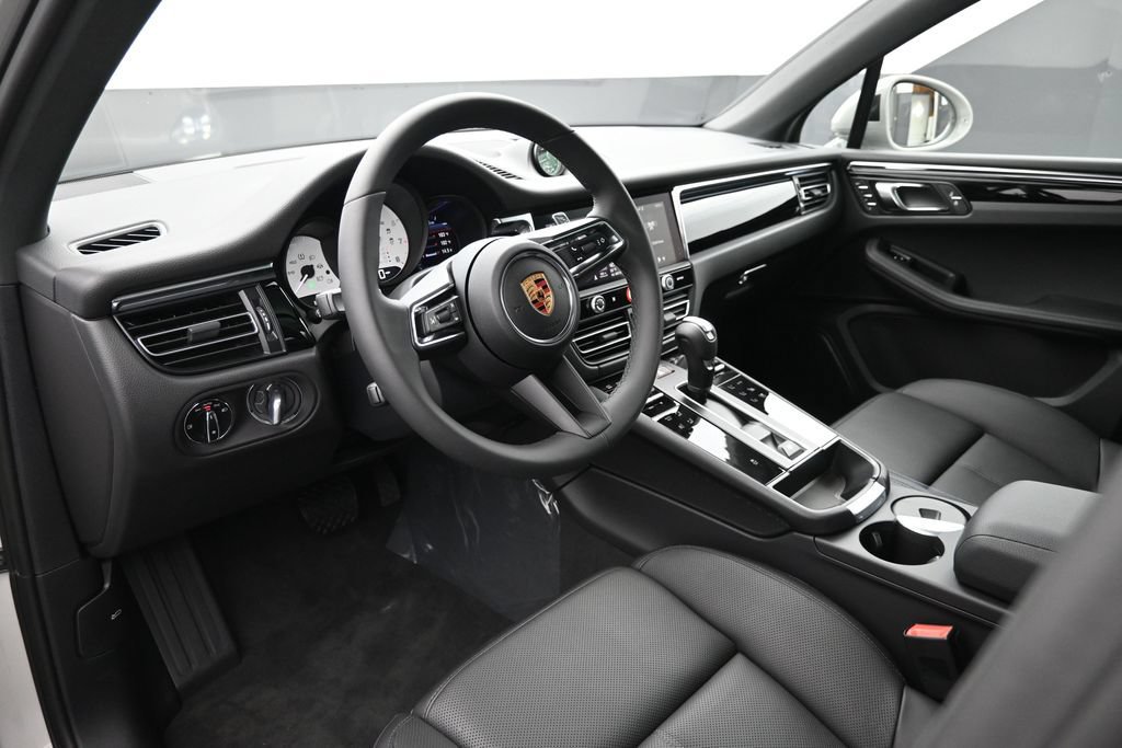 New 2026 Porsche Macan AWD/4WD image 4