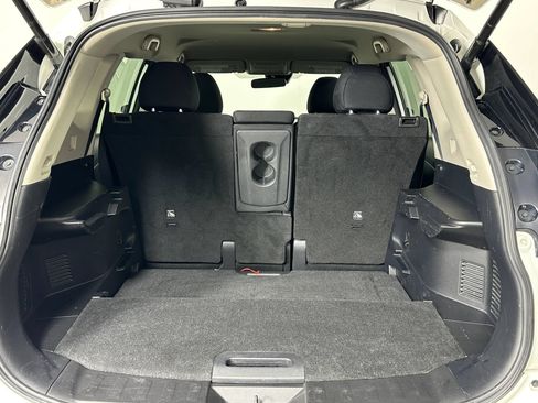 Used 2020 Nissan Rogue SV AWD/4WD image 16
