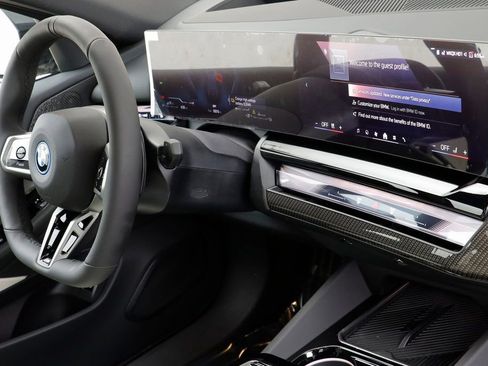 New 2026 BMW 550e xDrive w/ Executive Package image 23