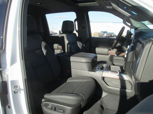 Used 2023 GMC Sierra 3500 Denali w/ Denali Ultimate Package image 24