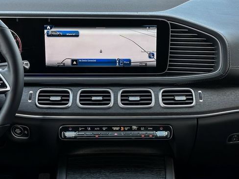 Certified 2025 Mercedes-Benz GLS 450 4MATIC image 23