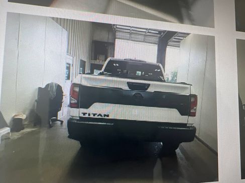 Used 2023 Nissan Titan PRO-4X w/ Pro-4x Convenience Package AWD/4WD image 9