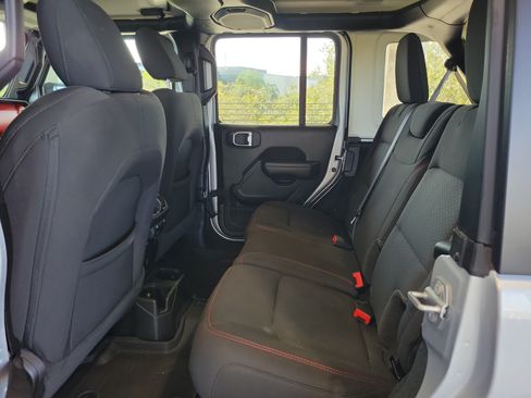 Used 2023 Jeep Wrangler Unlimited Rubicon AWD/4WD image 9