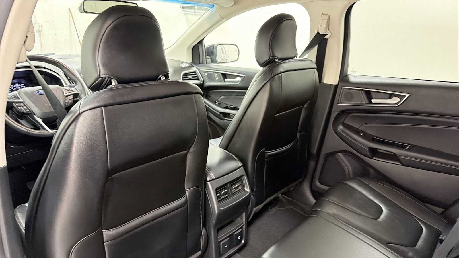 Used 2019 Ford Edge Titanium AWD/4WD image 24