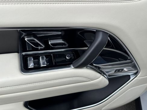 Used 2023 Land Rover Range Rover SE image 10