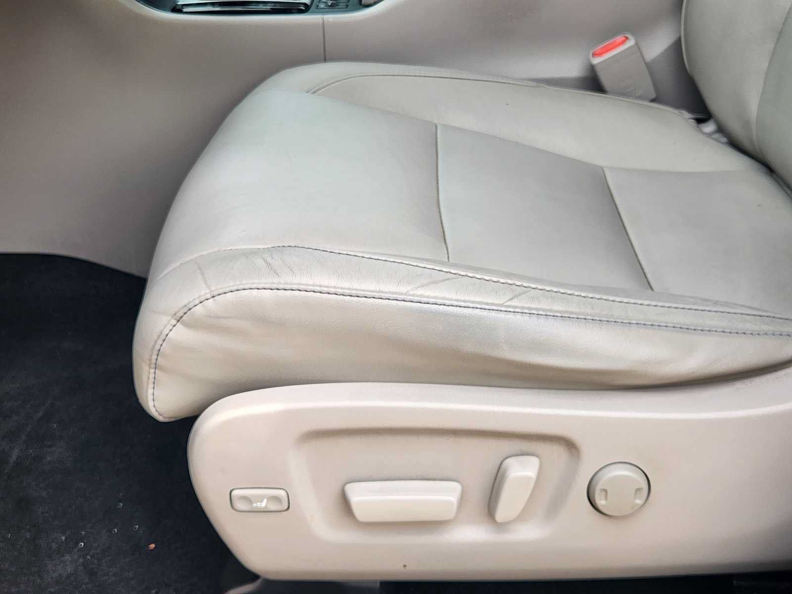 Used 2014 Toyota Highlander XLE FWD image 22