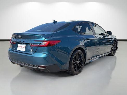 Used 2025 Toyota Camry SE FWD image 3