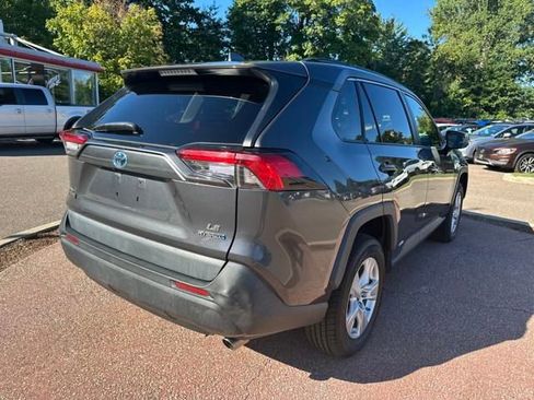 Used 2019 Toyota RAV4 LE w/ Carpet Mat Package image 5