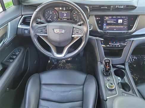 Certified 2022 Cadillac XT6 Premium Luxury w/ Platinum Package image 9