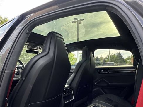 Used 2021 Porsche Cayenne GTS w/ Premium Package AWD/4WD image 21