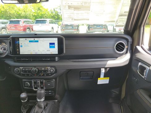 New 2025 Jeep Gladiator High Tide image 9