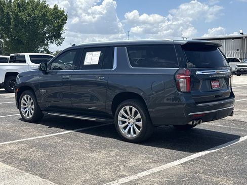 Used 2021 Chevrolet Suburban Premier w/ Premium Package RWD image 7