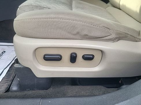 Used 2014 Ford Explorer XLT image 19