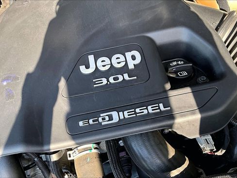 Used 2023 Jeep Wrangler Unlimited Rubicon AWD/4WD image 33