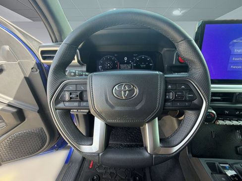 Used 2025 Toyota Tacoma TRD Sport AWD/4WD image 11