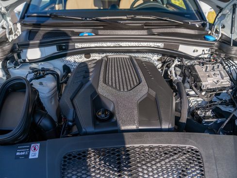 Certified 2026 Porsche Macan AWD/4WD image 29