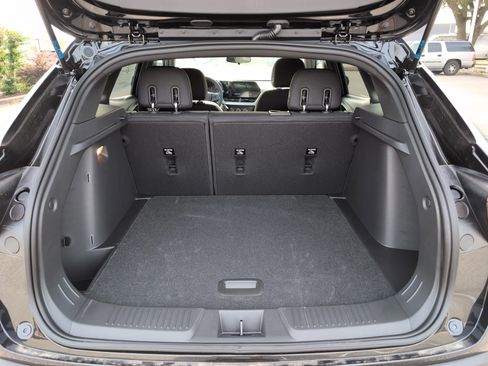 New 2026 Chevrolet Trax RS w/ Sunroof Package FWD image 6