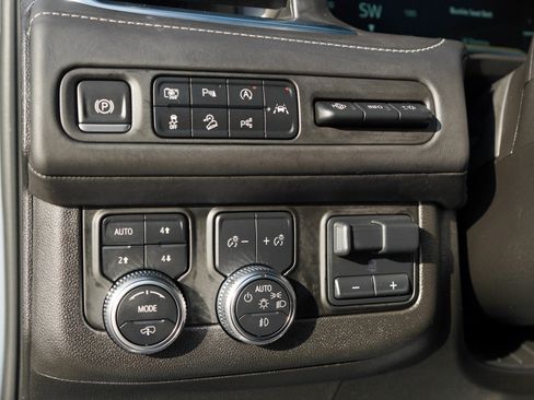 Used 2023 GMC Yukon Denali Ultimate AWD/4WD image 28