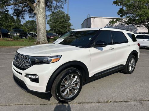 Used 2022 Ford Explorer Limited w/ Equipment Group 301A RWD image 9