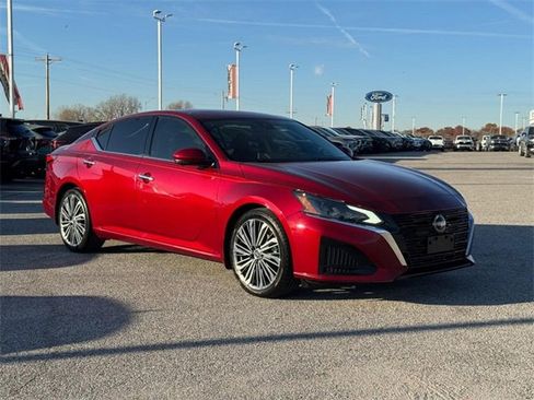 Used 2023 Nissan Altima 2.5 SL image 2