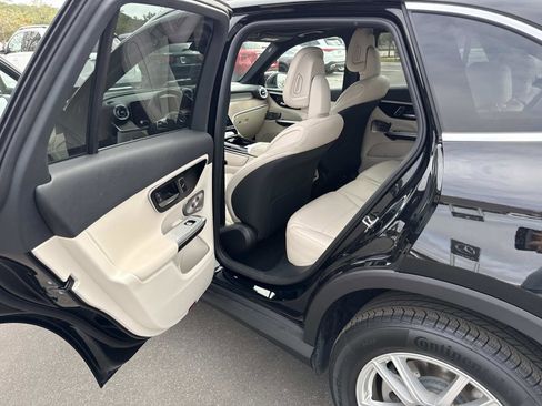 Used 2025 Mercedes-Benz GLC 300 GLC 300 image 12