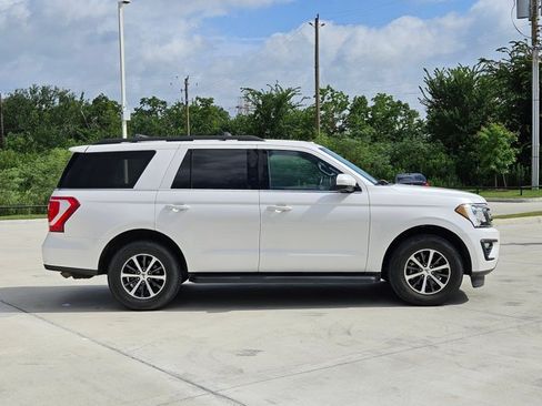 Used 2018 Ford Expedition XLT w/ Equipment Group 201A RWD image 4