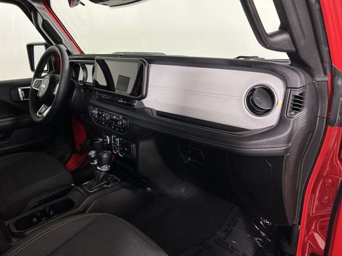 Used 2025 Jeep Wrangler Unlimited Sahara w/ Safety Group AWD/4WD image 28
