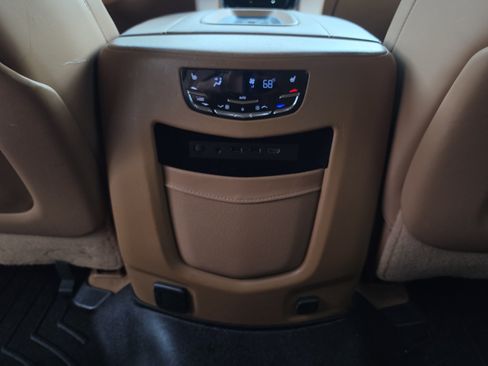 Used 2017 Cadillac Escalade Platinum AWD/4WD image 24