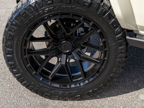 New 2025 Ford Bronco Badlands AWD/4WD image 16