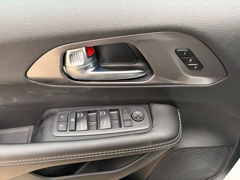 New 2026 Chrysler Pacifica Select w/ S Appearance Package image 11