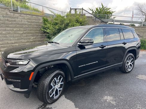 New 2025 Jeep Grand Cherokee L Limited image 2