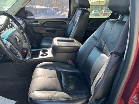 Used 2011 Chevrolet Suburban LT image 9