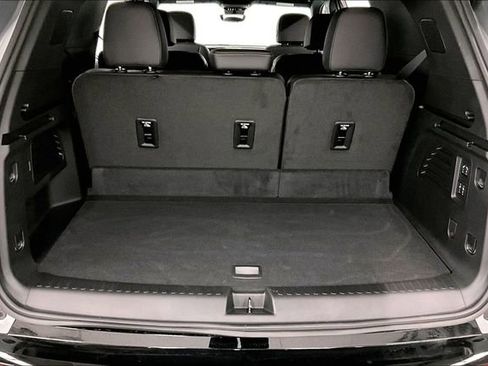 Used 2025 Chevrolet Traverse High Country image 42