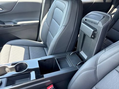 New 2026 Chevrolet Equinox LT w/ Convenience Package II FWD image 21