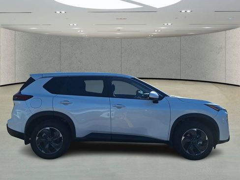 Used 2026 Nissan Rogue SV image 5