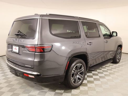 Used 2022 Jeep Wagoneer Series III AWD/4WD image 22