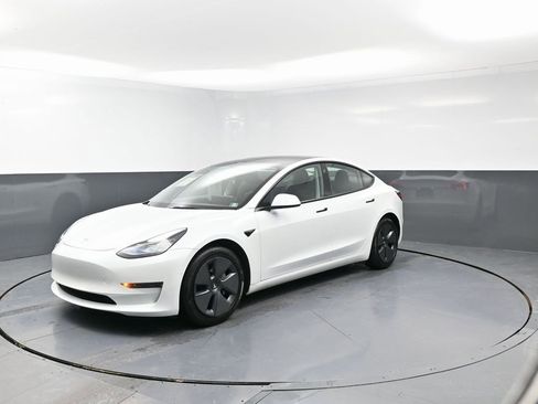Used 2021 Tesla Model 3 Standard Range Plus image 5