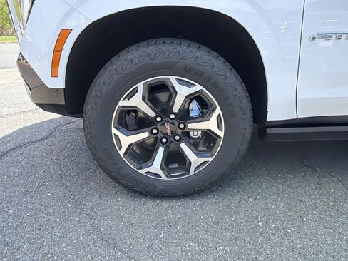 New 2026 GMC Yukon AT4 w/ AT4 Premium Plus Package AWD/4WD image 12