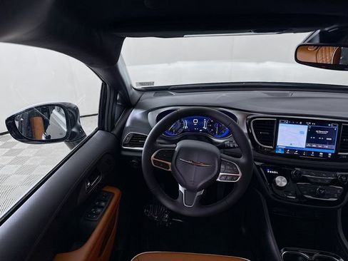 New 2026 Chrysler Pacifica Pinnacle image 23