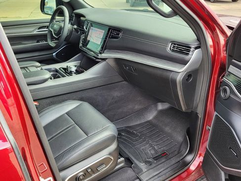 Used 2024 Jeep Wagoneer Series II w/ Flexible Seating Group AWD/4WD image 9