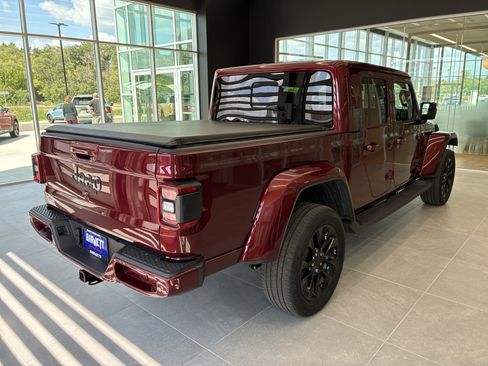 Used 2021 Jeep Gladiator Overland AWD/4WD image 5