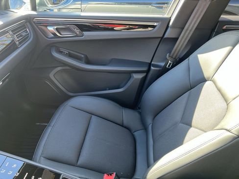 Certified 2025 Porsche Macan image 22