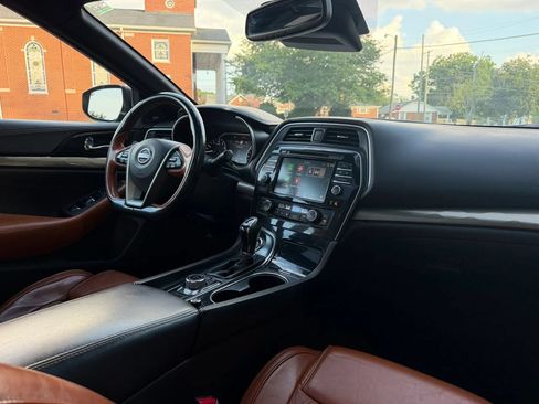 Used 2019 Nissan Maxima Platinum w/ Reserve Package FWD image 12