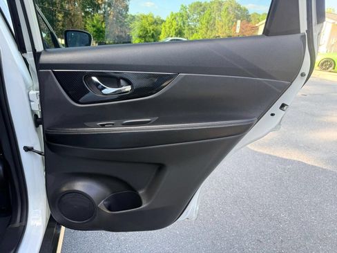 Used 2017 Nissan Rogue SL w/ SL Premium Package FWD image 26