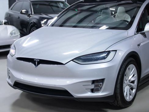 Used 2017 Tesla Model X 90D image 10