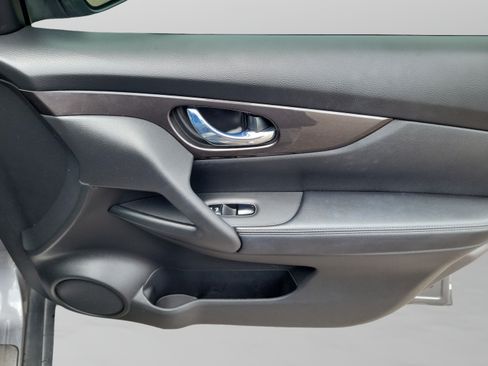 Used 2019 Nissan Rogue SV w/ Premium Package FWD image 19