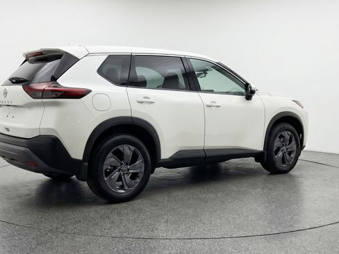 Used 2025 Nissan Rogue SV image 9