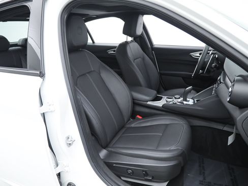 New 2025 Alfa Romeo Giulia w/ Driving Assist Package RWD image 11