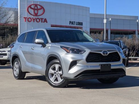 Used 2023 Toyota Highlander L image 2