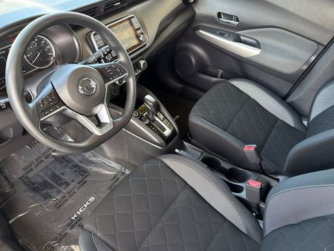 Used 2019 Nissan Kicks SV image 5
